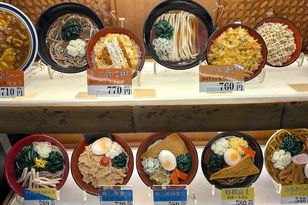 富士そば公式「いなり寿司に見えたら休んで」 トンデモ商品に「危ないところだった」「会社休みます」