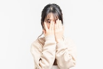 「裸に見える」「下着の線が…」街中で見かける「レギンスコーデ」に違和感あり？　女性たちの本音は？