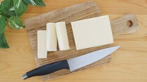 バター切ったときに「包丁」が汚れない！　大王製紙が紹介するライフハックが便利すぎる