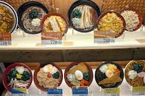 富士そば公式「いなり寿司に見えたら休んで」　トンデモ商品に「危ないところだった」「会社休みます」