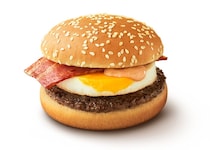 マクドナルド、秋の定番“月見シリーズ”に新作「こく旨 すき焼き月見」登場！　「月見バーガー」「チーズ月見」今年も