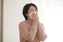 まだ寒いのに鼻ムズムズ…もしかして寒暖差アレルギー、花粉症？　原因＆今すぐすべき対策を耳鼻科医に聞く