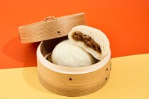 【ファミマ】「極旨黒豚まん ピリ辛味噌」新発売