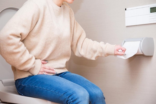 外出中に突然、生理に！「急ぎトイレットペーパーで…」同僚や友人にナプキンを“もらう”のをためらう、悩ましい理由