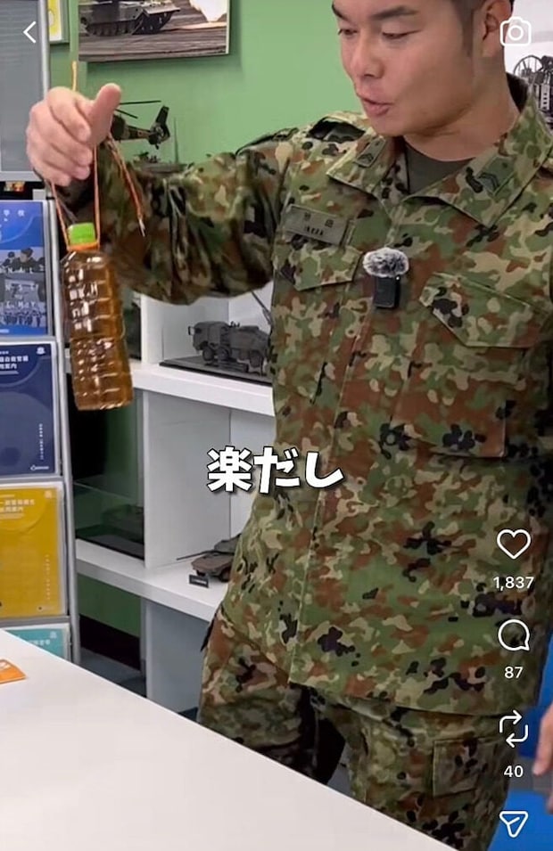 ひも使えば「ペットボトル」が楽に持ち運べる！　自衛隊が教える“裏技”に「メチャ便利」「すごい！」