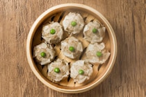 「シュウマイ」上のグリンピース　「イチゴ」の代わりだった？　理由は