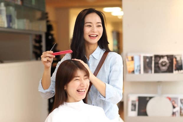 美容室の「指名料」って本当に払う価値あるの？　美容師が明かす“指名しないと損をする”ケースとは
