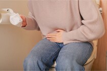 【画像で見る】男性には絶対わからない！？ これが、女性が「こっそりトイレでしてること」です！