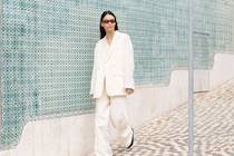 ユニクロ「UNIQLO : C」の“新作”プレミアムリネン カプセルコレクション発売　エレガンスなジャケット、軽やかな着心地のワークシャツ