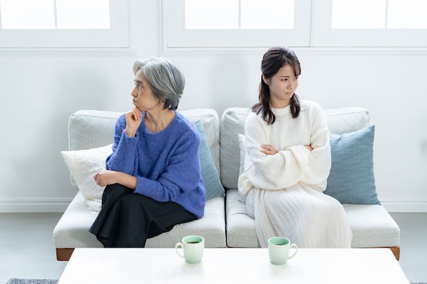 「夫の不倫をかばわれた」「家が汚すぎる」もう限界！義両親を“見限った”決定的な瞬間ってある？