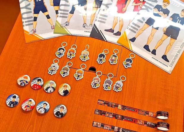 【今日から】実物！　くら寿司「ハイキュー！！」コラボ　烏野、音駒、梟谷、稲荷崎“横断幕”カード付きコラボメニュー