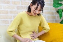 前兆なく腹痛、下痢の症状続く…うつ招くことも？　「過敏性腸症候群」4つの改善法