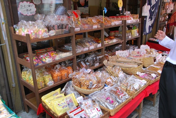 「駄菓子」人気ランキング　3位「おやつカルパス」2位「蒲焼さん太郎」…1位は“1袋に4枚入った”駄菓子！