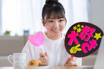 「推しカラー」販売、「推しカフェ」展開　市場拡大で“推し活疲れ”　体験者が考える“負の側面”