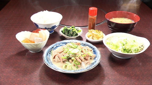 創業50年　ホルモン煮込み、ササミチーズカツ、しょうが焼…ランチ定食1000円以下　“アットホーム”な飲食店が「オモウマい店」登場