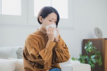 花粉症で鼻水がつらい…間違った「鼻のかみ方」で中耳炎のケースも　正しい「対処法」5選とは