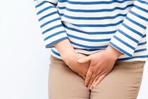 【更年期】水みたいな「おりもの」でびしょびしょ…「サラサラおりもの」に専門医が「早めの受診」を促す恐ろしい理由