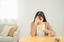 「更年期症状」で「バカにされる…」「悪化して退職…」のリアルな声　働く女性への“不利な影響”