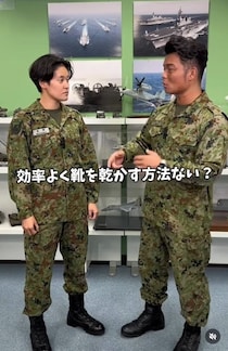 【自衛隊が紹介】新聞紙突っ込むだけじゃダメ！　雨で「ぬれた靴」をうまく乾かす“テクニック”に「なるほど～」