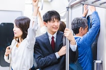 通勤中、人身事故で「電車」止まりイライラ…すぐに気持ちを落ち着かせる4つの“テク”とは【心理カウンセラー解説】