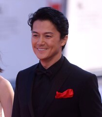 キムタクが…驚きの声も　「老眼」の発症時期・症状・治療法、なりやすい人は？