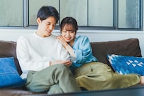 恋人が“いる人”の約9割も過去、悩んでいた…《恋愛につながる出会い》はどこにあった？【400人調査】