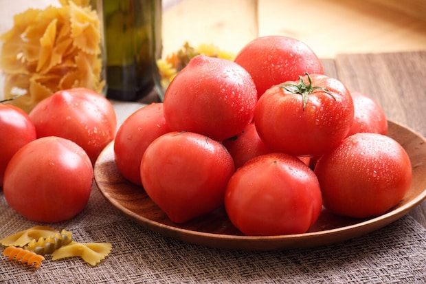 花粉症の人は「トマトNG」って本当? 喉のイガイガを招く“意外な食べ物”とは【耳鼻科医に聞く】