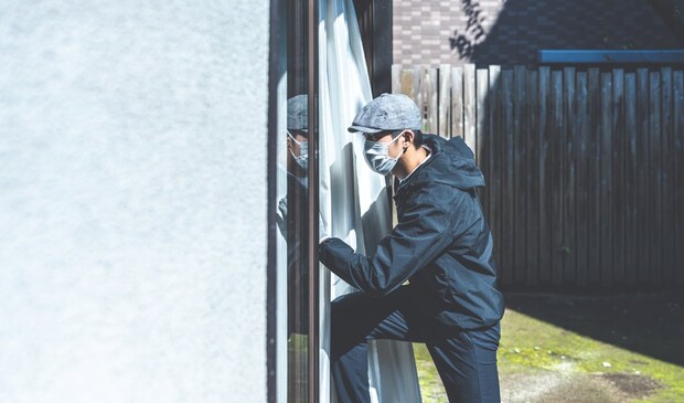 100均グッズで“泥棒が侵入諦める家”に　元刑事が教える、新生活で守るべき3つの“急所”