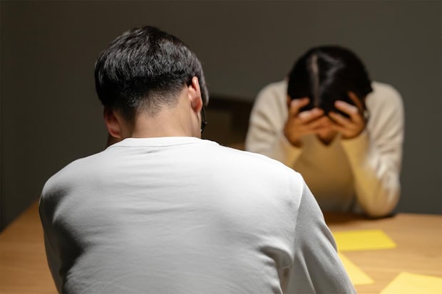 「熟年離婚」を考えている人は、結婚して何年？　“可能性が高い”世代とは【2000人調査】