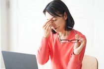 【困った】「まぶたのピクつき」は目からのSOS？　メガネスーパーが教える“意外な原因”とは