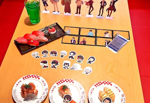 【今日から】スシロー×「文豪ストレイドッグス」初コラボ　“実物”コラボ限定ピック、クリアカード、アクリルスタンド