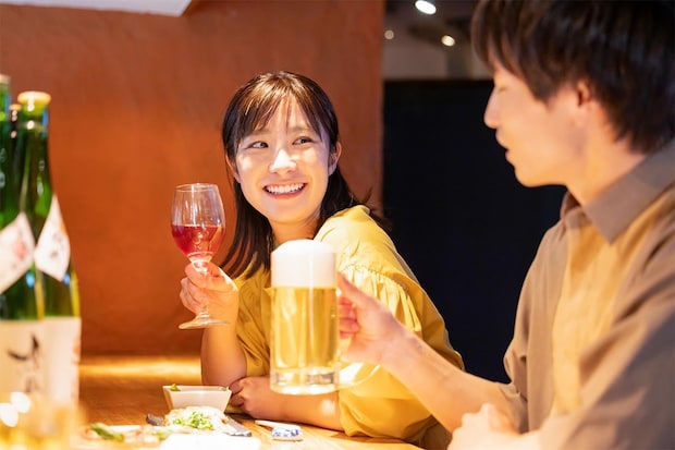 飲み屋で出会い、恋人ができた人は約2割　「1人でよく通っているうちに…」“きっかけ”を聞く