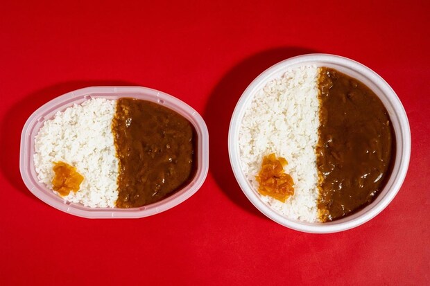【ファミマ】45％増量「こだわりカレー」の“ビフォーアフター”に衝撃！　ハンバーグが「2つ乗ります」
