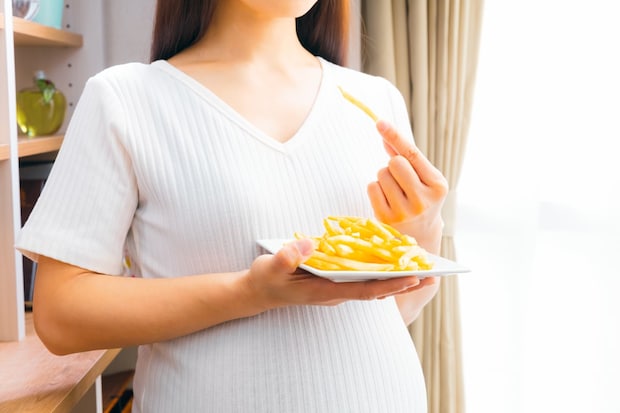 「フライドポテトが食べたい」　妊婦にありがちな“謎現象”の正体とは？　産婦人科医に聞く