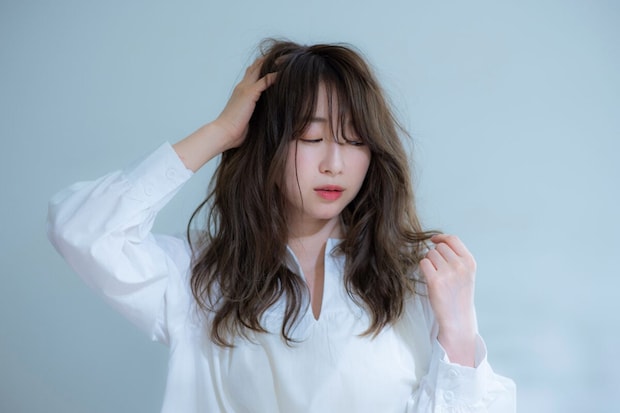 「毛先をぬらすのは逆効果？」　やっかいな“寝ぐせ”を一瞬で直す「根元リセット」術とは　美容師が教える時短のコツ