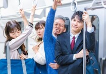 電車通勤中に「イラッとしたこと」ランキング　「座席をつめない」「声が大きい」を上回った《配慮のない行動》への不満の声に“共感”！