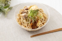 【ヤバい！】おいしそう！　人気「豚ラーメン」が進化！　新商品の麺・具材をしっかりチェック！