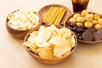 【1～10位】「スナック菓子」ランキング　2位「ポテトチップス コンソメパンチ」…1位は“食べ始めると止まらない”お菓子