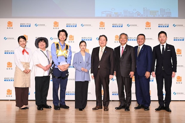 「経済センサス-活動調査」広報キャラに“実業家”板野友美が就任 ジャケパン姿でキリッ