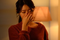 スマホによる目の疲れ、3分で解消！？　メガネスーパーが紹介する“効果的なケア方法”とは