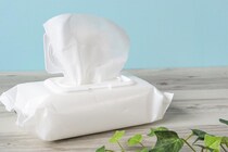 【えっ】意外と知らない、ウェットティッシュの保存方法「乾いて使えない」を防ぐ“ひと工夫”とは？　エルモアが紹介