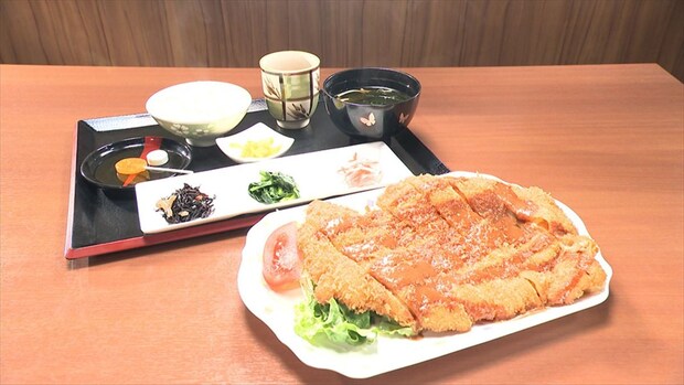 鶏モモ肉“一枚”370グラムのカツ、焼きぞば、うどんセットで900円 切り身20枚「刺身定食」 今夜「オモウマい店」