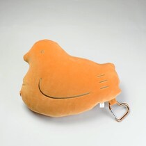 「鳩サブレー」がネックピローに大変身！？　新グッズ「鳩ぴ郎」にSNS興奮「ネーミングがさすが」「いざ鎌倉」