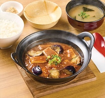 【やよい軒】麻婆豆腐×麻婆茄子“合体”　新商品「～四川風～麻婆茄子豆腐定食」発売　より“辛い”新商品も