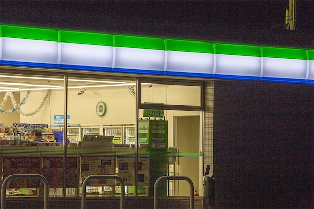 ファミマ「燻製あい鴨ロース串」がバズり中　SNS「デカくて安くてうまい」「ほんとにこのお値段でいいの？」