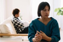 結婚して10年以上→「熟年離婚」したい？　40代・50代で意識に“約1.3倍”の差が…生々しい本音