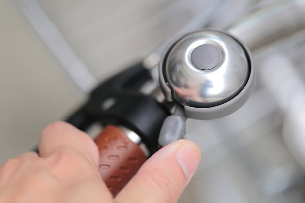 【自転車】「どいてほしい」　前の歩行者にベル鳴らすと反則金！？　意外と知らない「青切符」の対象となるNG行為