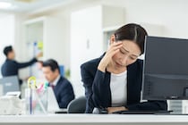 「嫌われたくない」　職場で“いい人”演じて疲弊する人にありがちな特徴とは　今からできる人間関係の整理術