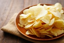 「ポテトチップス」人気ランキング　3位「 堅あげポテト うすしお味」2位「ポテトチップス うすしお味」…1位は？