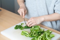 《アイラップ》で洗い物を出さない、5分で作れる「無限ピーマン」　お弁当・おつまみにも